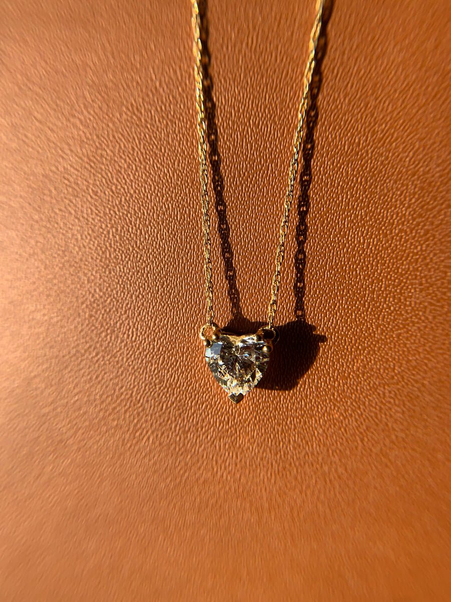 What Makes a Floating Diamond Necklace Unique | Noémie